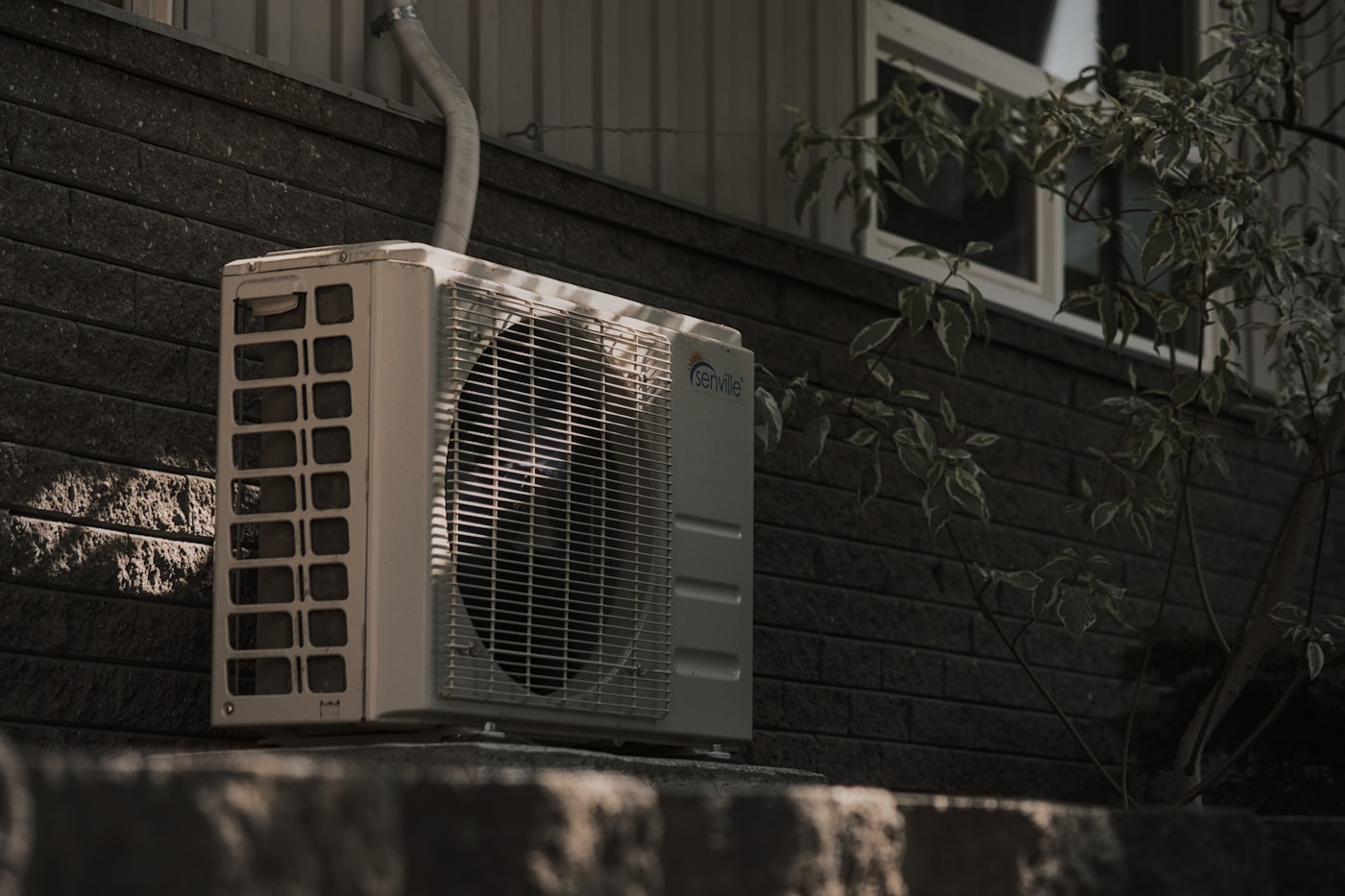 Outdoor residential air-conditioning condenser unit